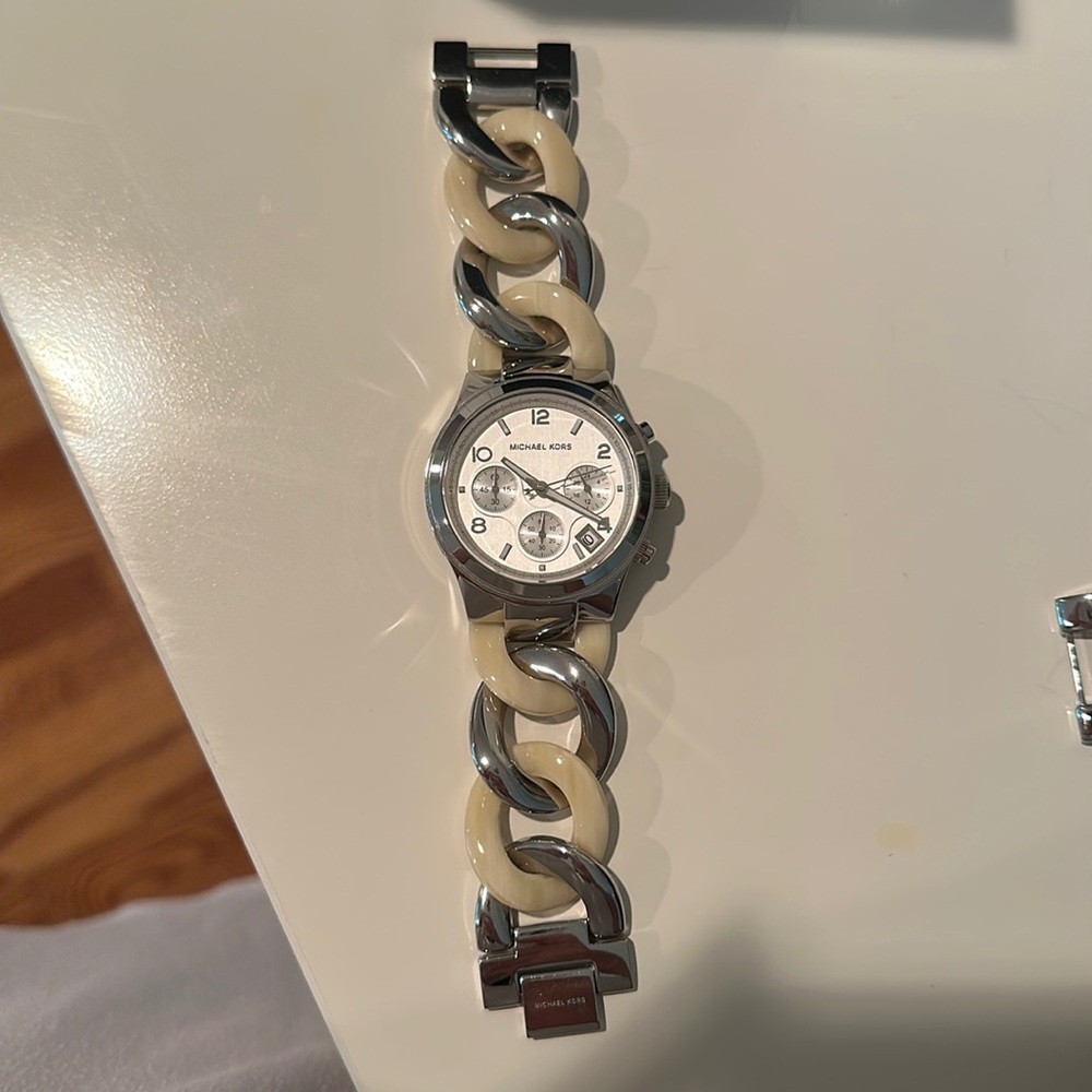 Michael Kora Women’s Chain link watch